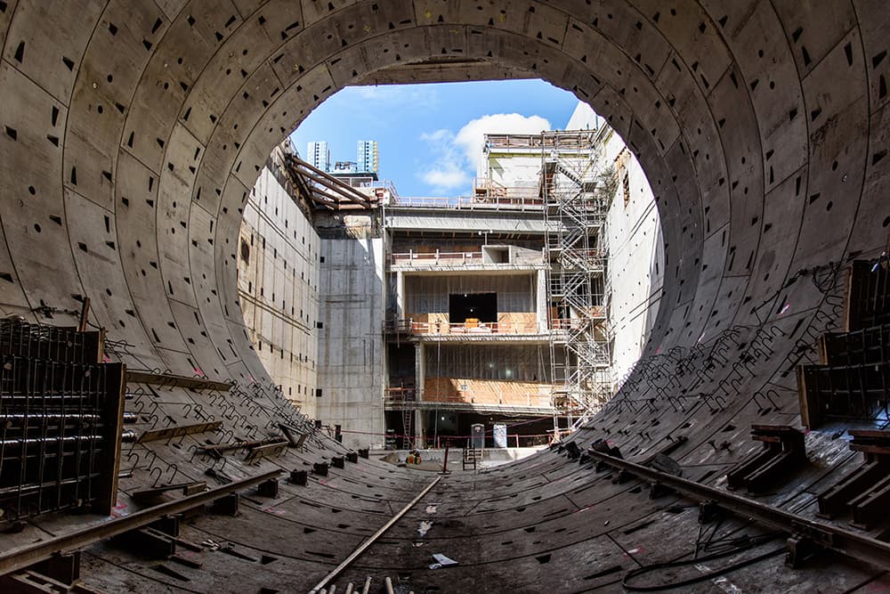 Einstürzende Neubauten　DonRocK ヴィンテージ Exterior Work Progresses for 4410 N Clark Street in Uptown